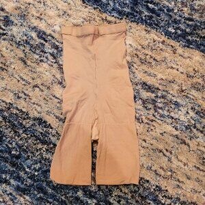 NWoT Assets by SPANX long shorts size 2